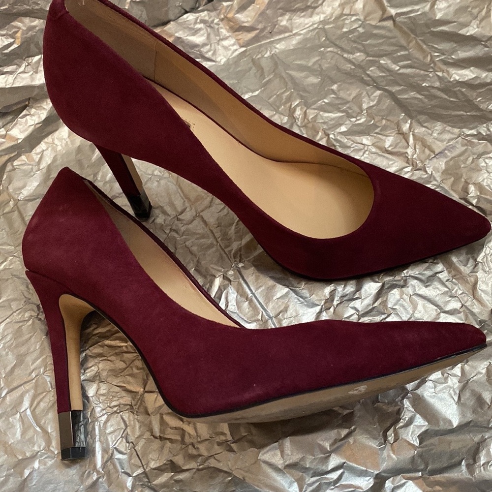 Lovely Guess heels from Macy’s. Worn 3-4 times.